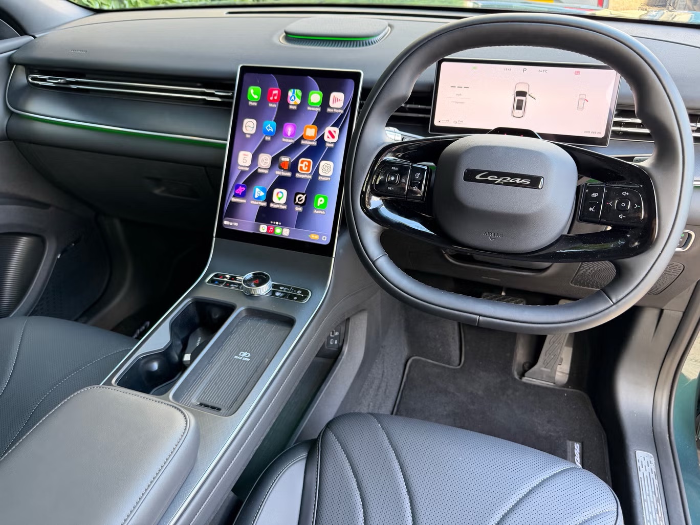 LEPAS L8 cabin and infotainment screen